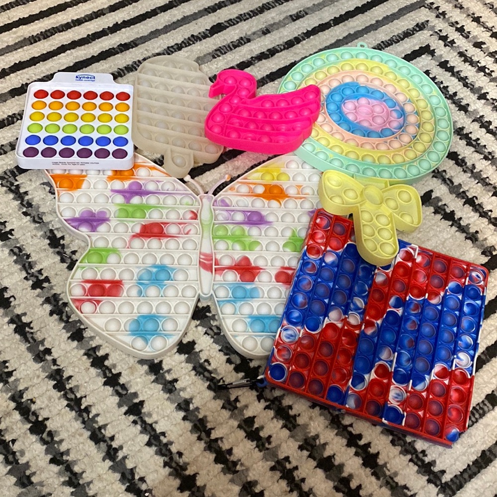 Bundle of Kids Fidgets 💕 - Picture 1 of 3